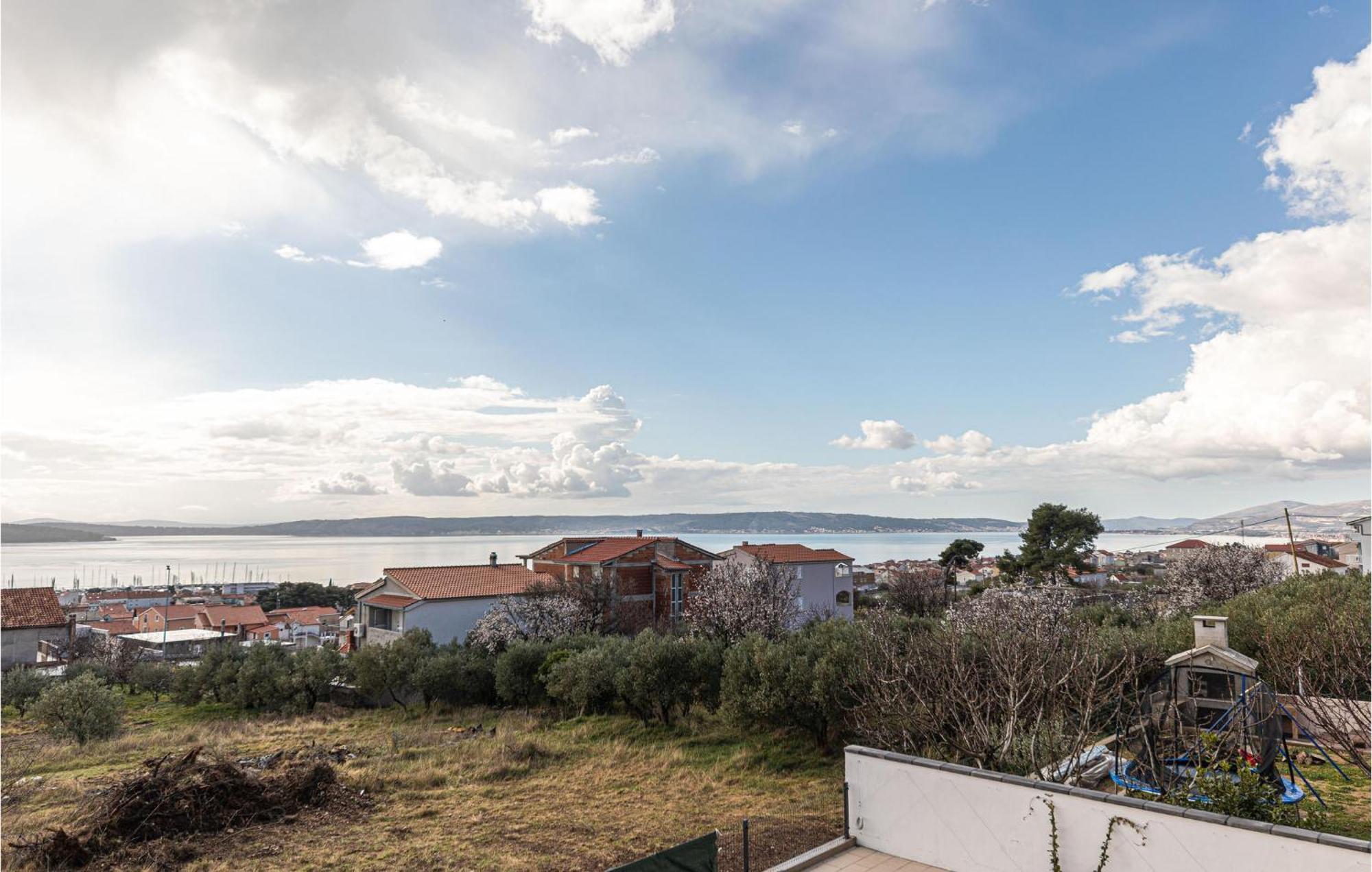 2 Bedroom Gorgeous Apartment In Kastel Gomilica Kastela Exterior photo