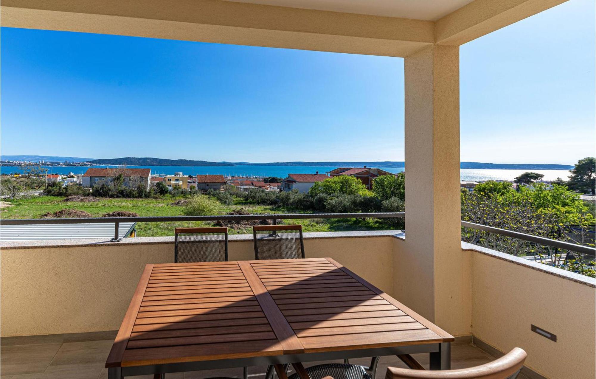 2 Bedroom Gorgeous Apartment In Kastel Gomilica Kastela Exterior photo